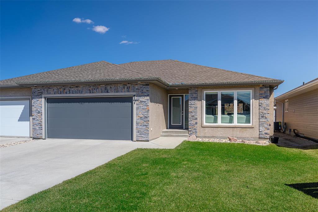 17 Brighton Lane, Steinbach, Manitoba  R5G 0S6 - Photo 0 - 202609863