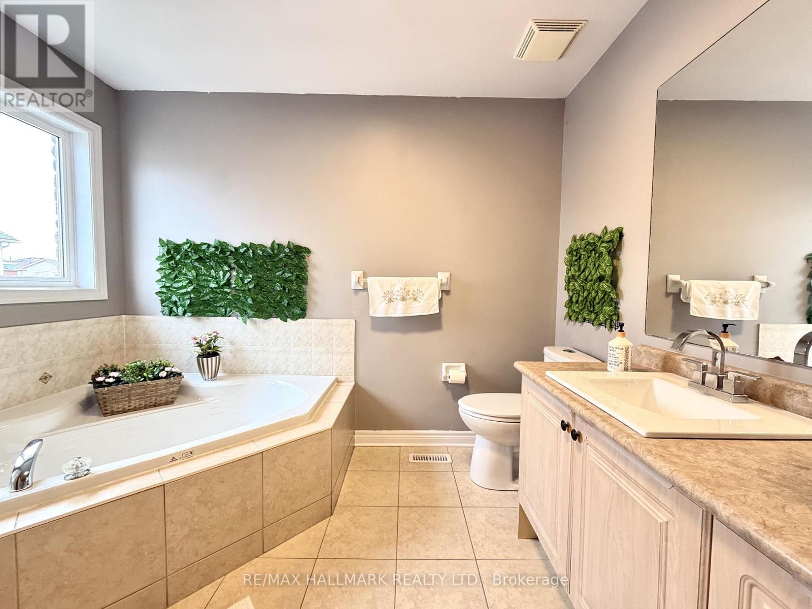 78 Sunridge Street, Richmond Hill, Ontario  L4E 3Z3 - Photo 20 - N12957818
