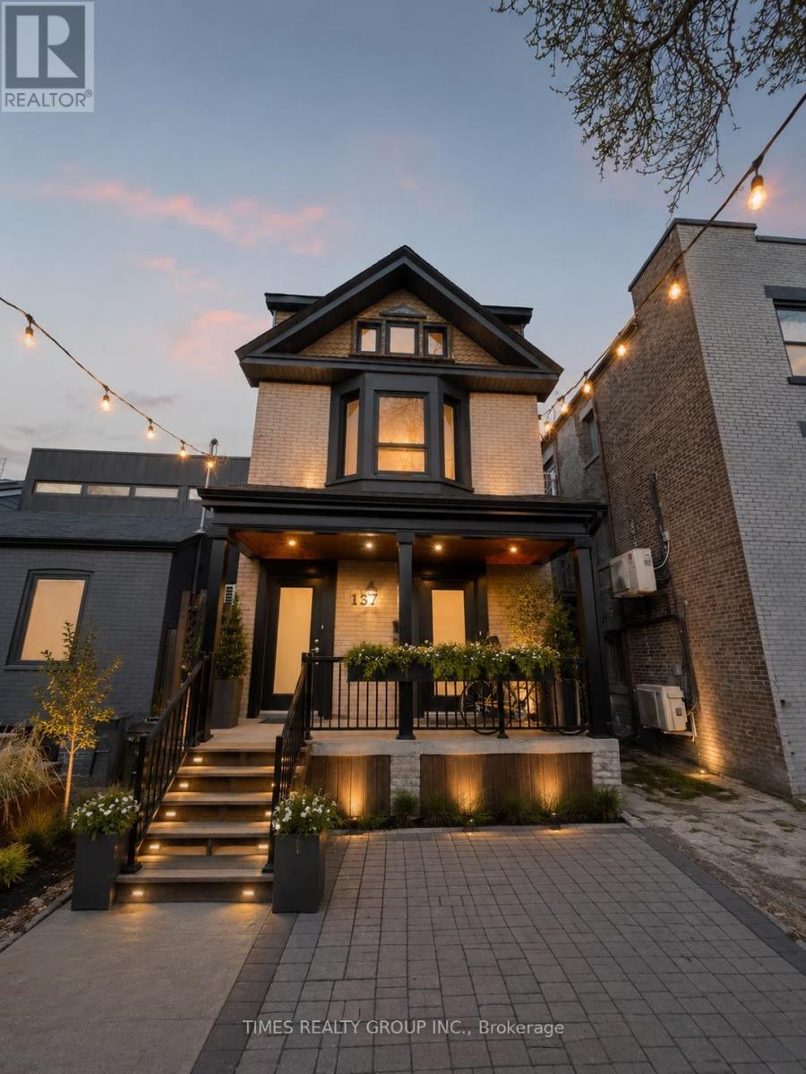 3 - 137 Curzon Street, Toronto, Ontario  M4M 3B6 - Photo 1 - E13106292