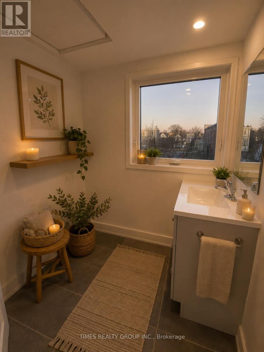 3 - 137 Curzon Street, Toronto, Ontario  M4M 3B6 - Photo 5 - E13106292