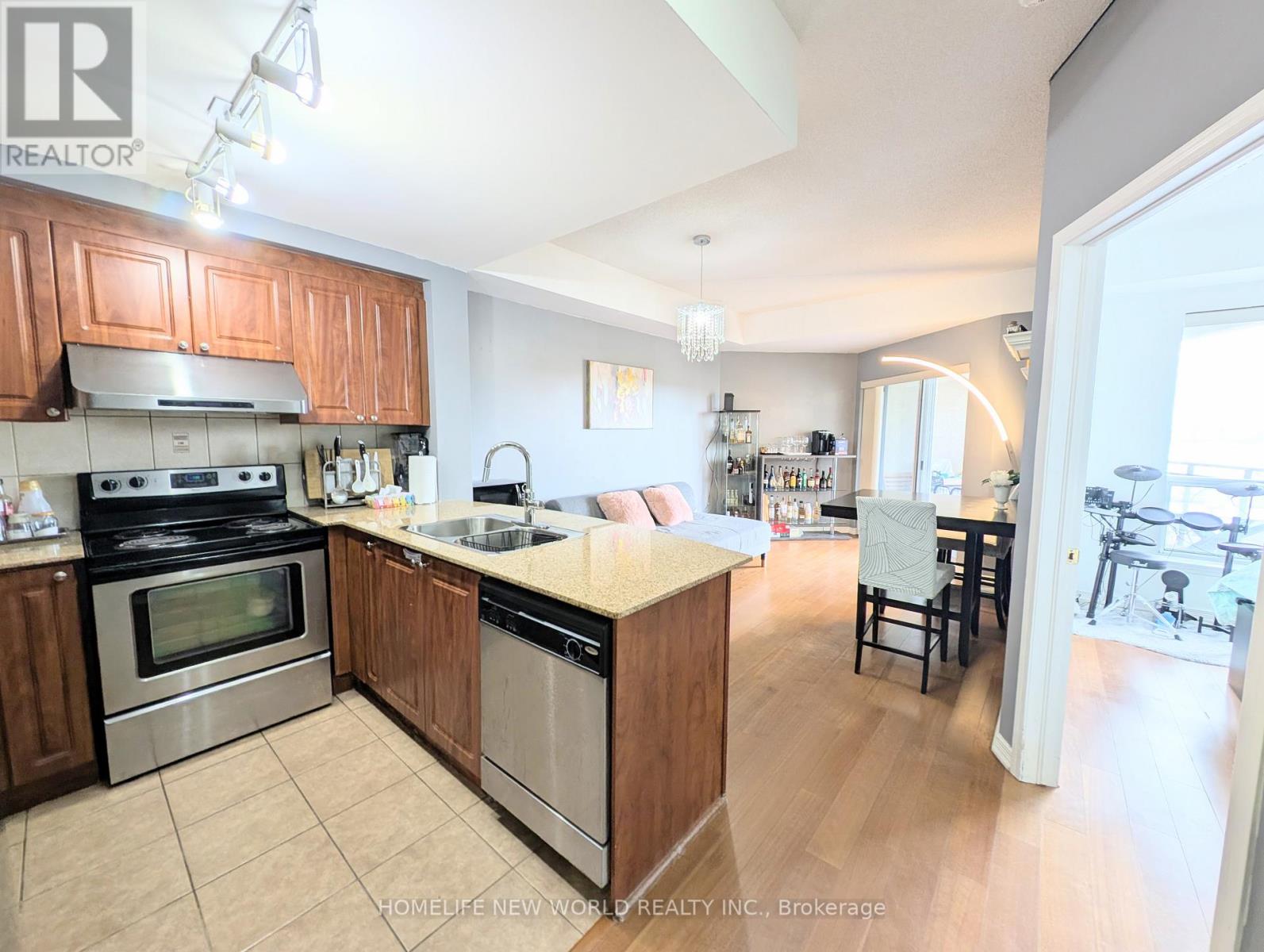 601 - 8 Maison Parc Court, Vaughan, Ontario  L4J 9K5 - Photo 5 - N13106266