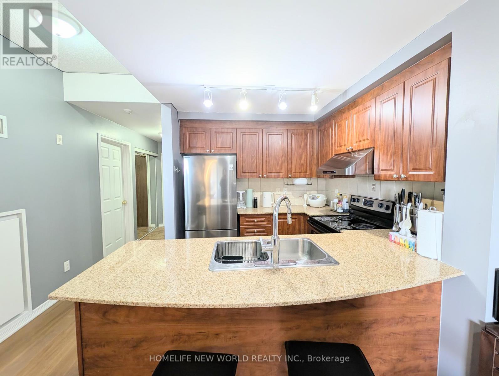 601 - 8 Maison Parc Court, Vaughan, Ontario  L4J 9K5 - Photo 9 - N13106266