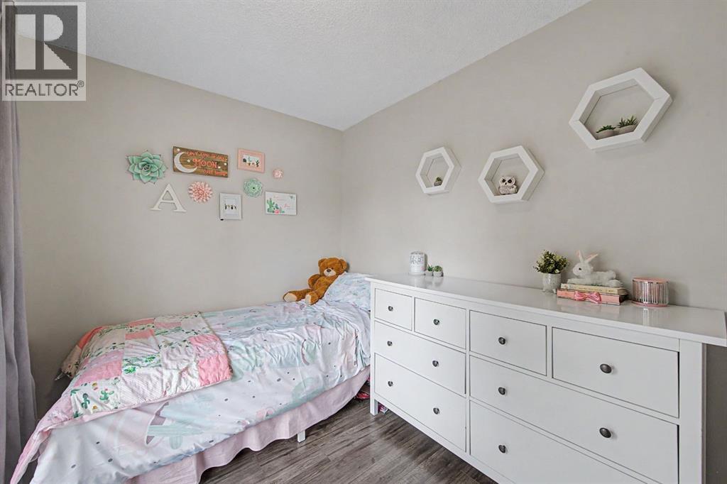 359 Woodvale Crescent SW, Calgary, Alberta  T2W 3L3 - Photo 15 - A2307643