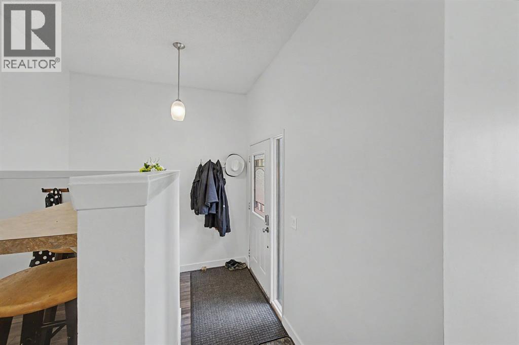 359 Woodvale Crescent SW, Calgary, Alberta  T2W 3L3 - Photo 20 - A2307643