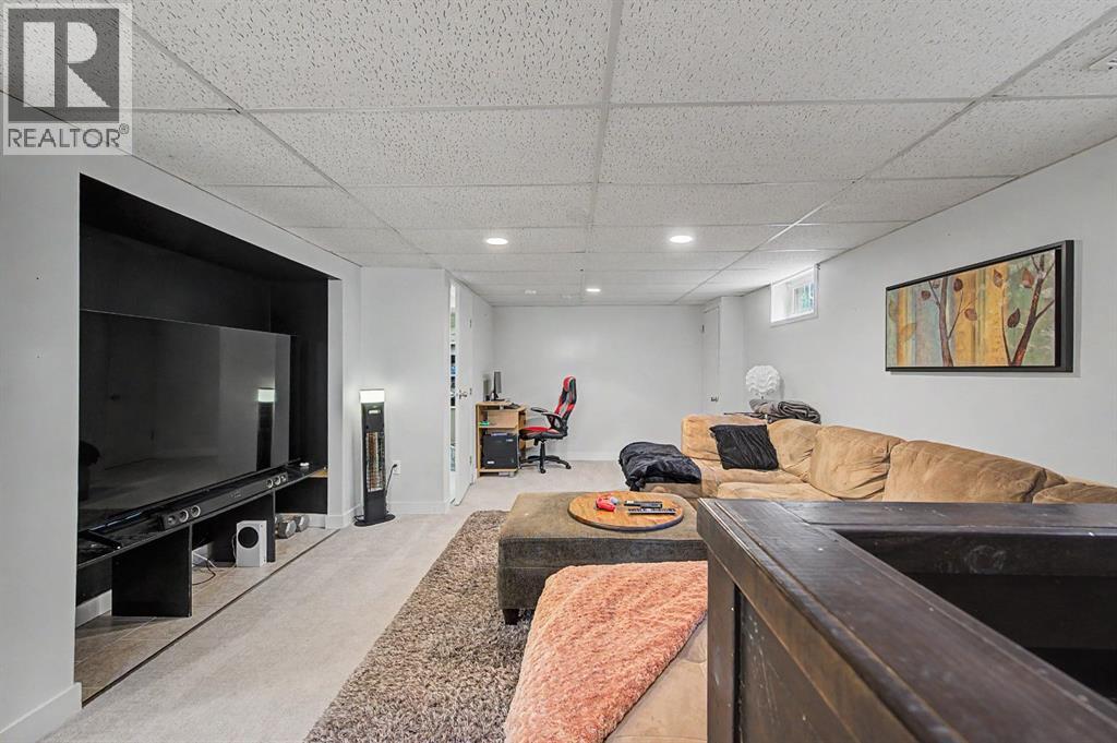 359 Woodvale Crescent SW, Calgary, Alberta  T2W 3L3 - Photo 19 - A2307643