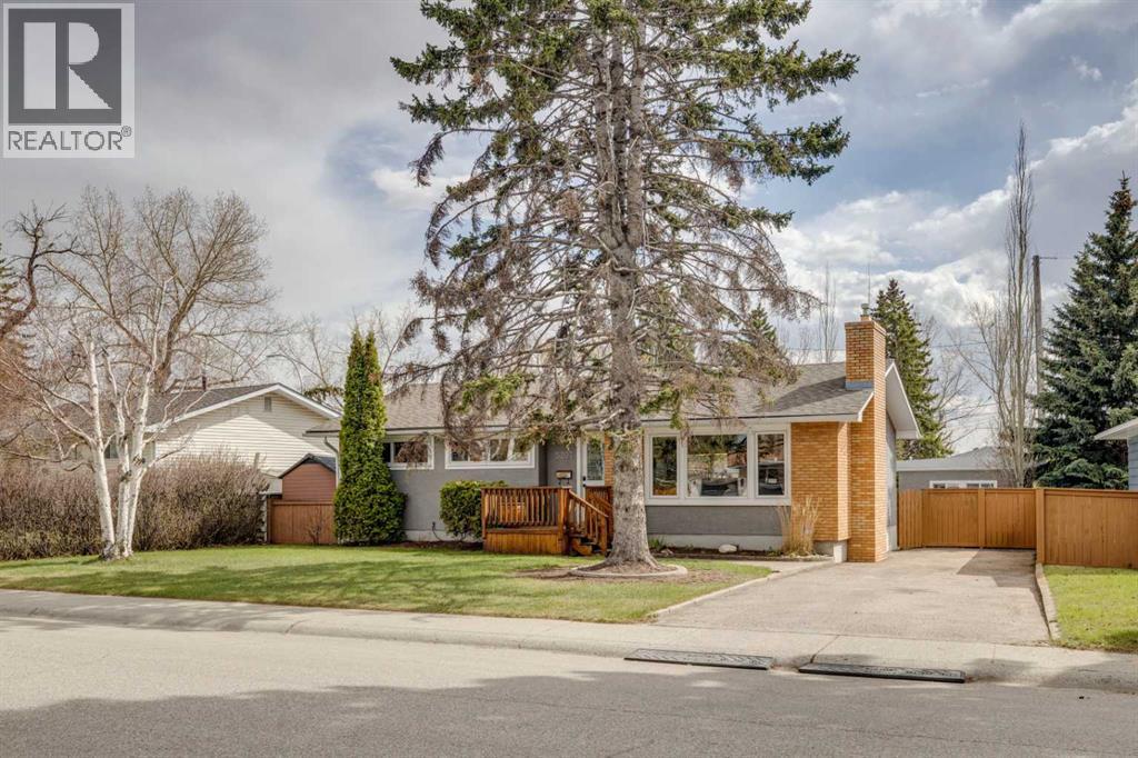 5207 Grove Hill Road SW, Calgary, Alberta  T3E 4G7 - Photo 3 - A2305858