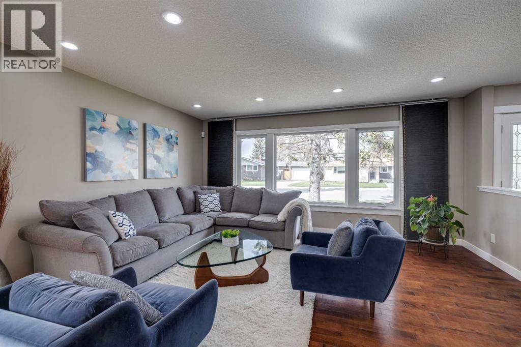 5207 Grove Hill Road SW, Calgary, Alberta  T3E 4G7 - Photo 11 - A2305858