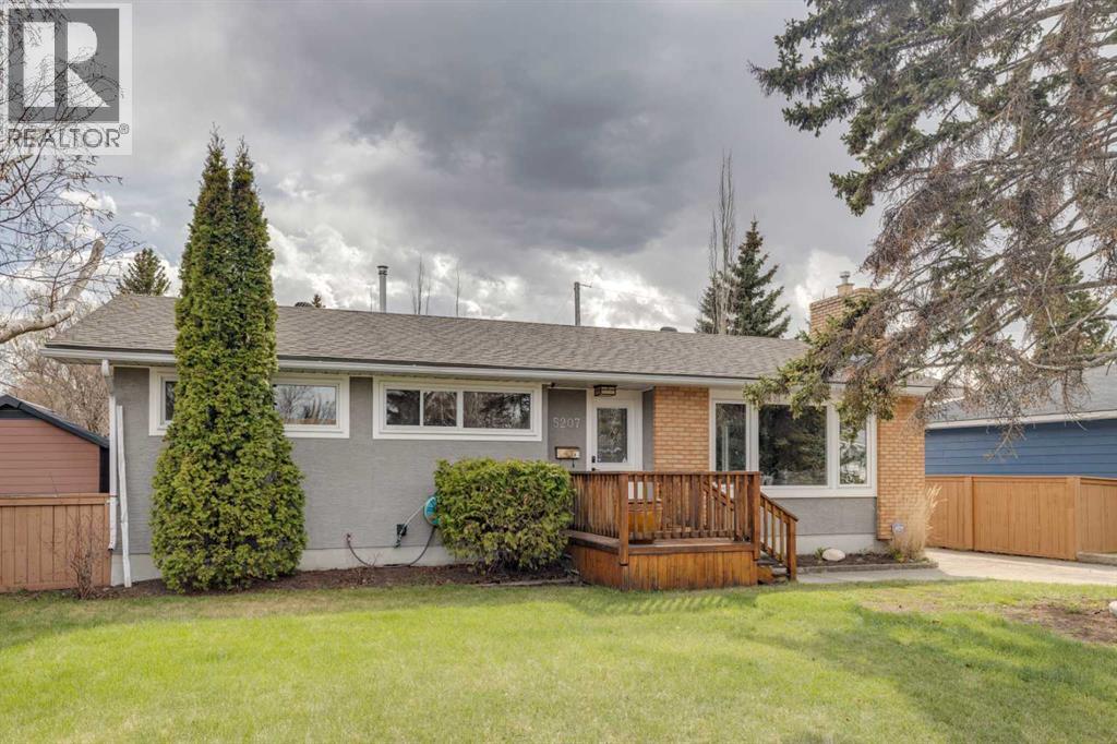 5207 Grove Hill Road SW, Calgary, Alberta  T3E 4G7 - Photo 4 - A2305858
