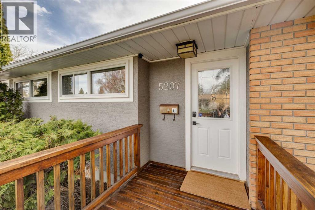 5207 Grove Hill Road SW, Calgary, Alberta  T3E 4G7 - Photo 6 - A2305858