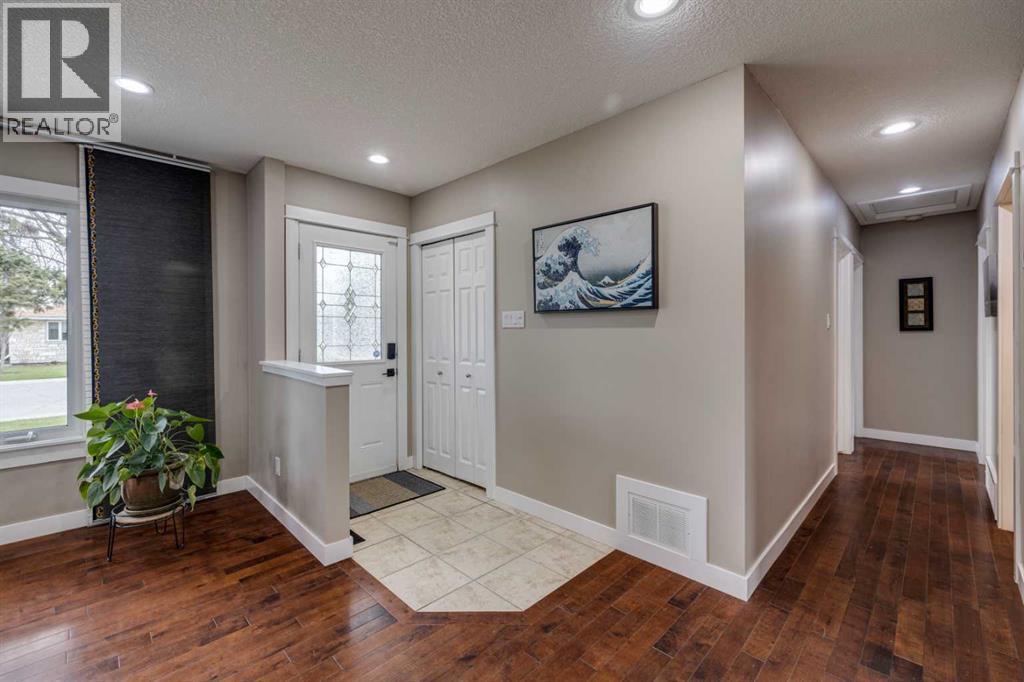 5207 Grove Hill Road SW, Calgary, Alberta  T3E 4G7 - Photo 8 - A2305858