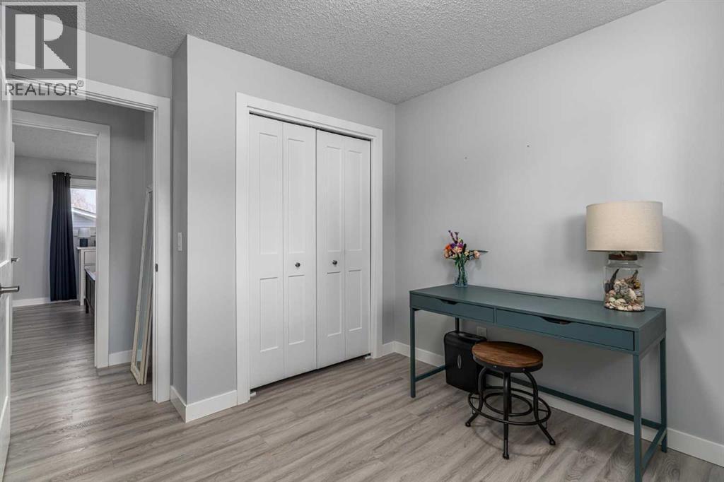 36 Bearberry Crescent NW, Calgary, Alberta  T3K 1R2 - Photo 18 - A2308419