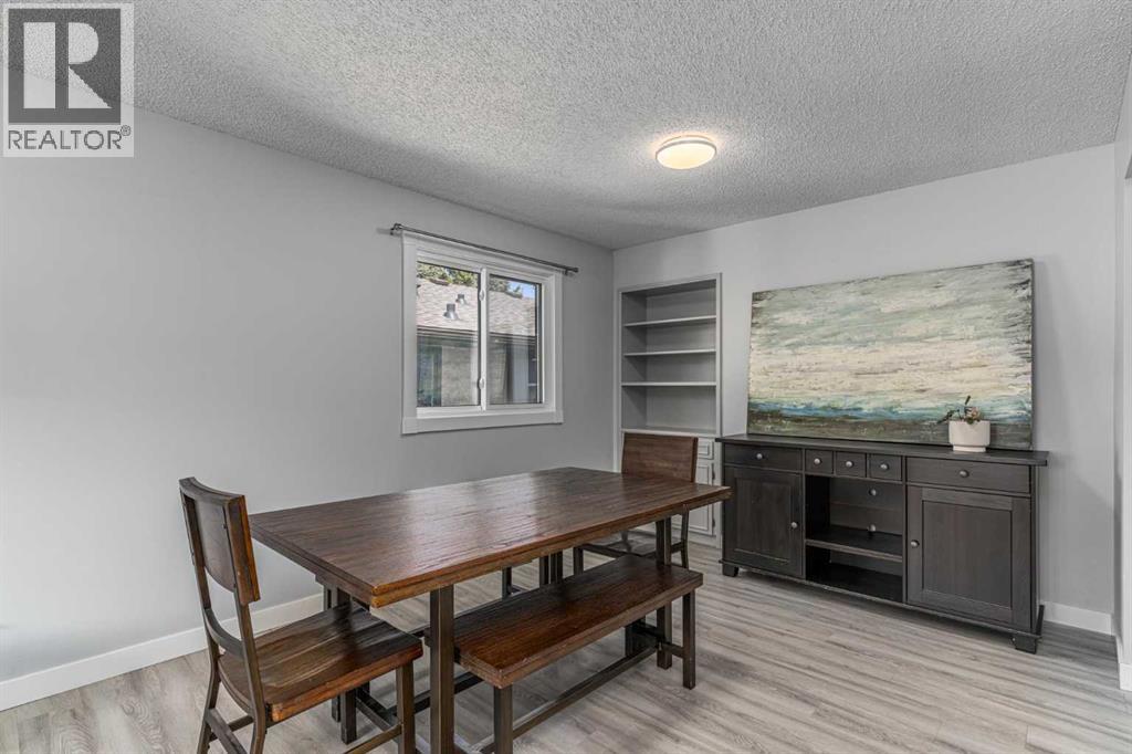 36 Bearberry Crescent NW, Calgary, Alberta  T3K 1R2 - Photo 9 - A2308419