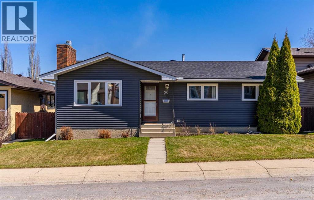 36 Bearberry Crescent NW, Calgary, Alberta  T3K 1R2 - Photo 2 - A2308419