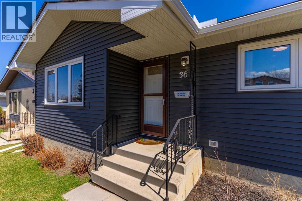 36 Bearberry Crescent NW, Calgary, Alberta  T3K 1R2 - Photo 3 - A2308419