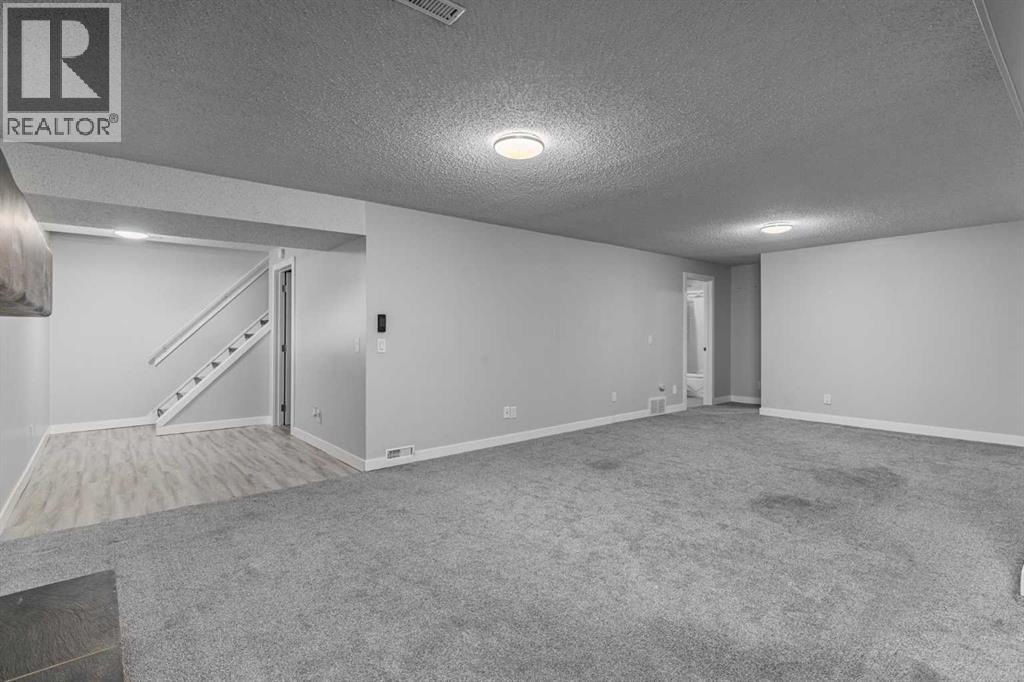 36 Bearberry Crescent NW, Calgary, Alberta  T3K 1R2 - Photo 23 - A2308419