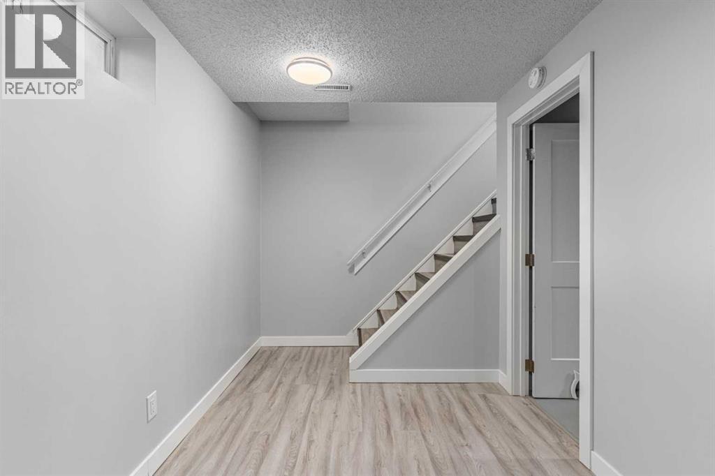 36 Bearberry Crescent NW, Calgary, Alberta  T3K 1R2 - Photo 21 - A2308419