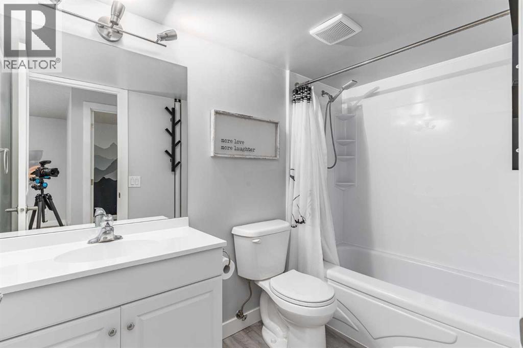 36 Bearberry Crescent NW, Calgary, Alberta  T3K 1R2 - Photo 24 - A2308419