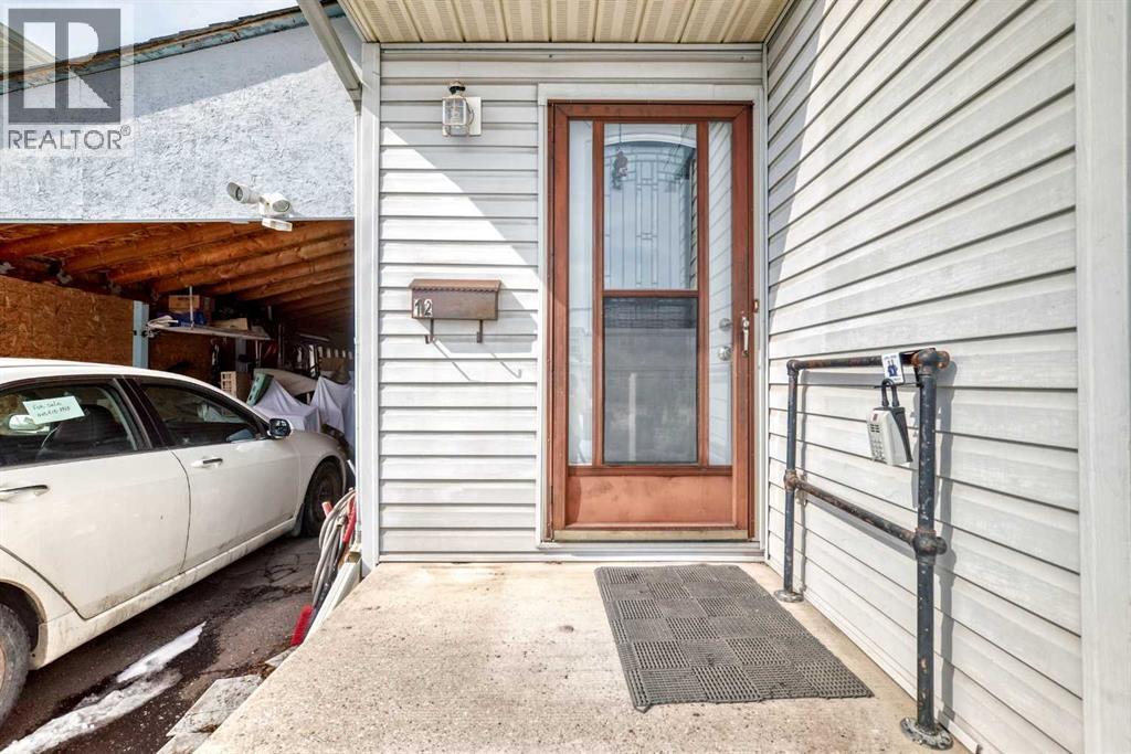 12 Radcliffe Court SE, Calgary, Alberta  T2A 6B1 - Photo 4 - A2298425