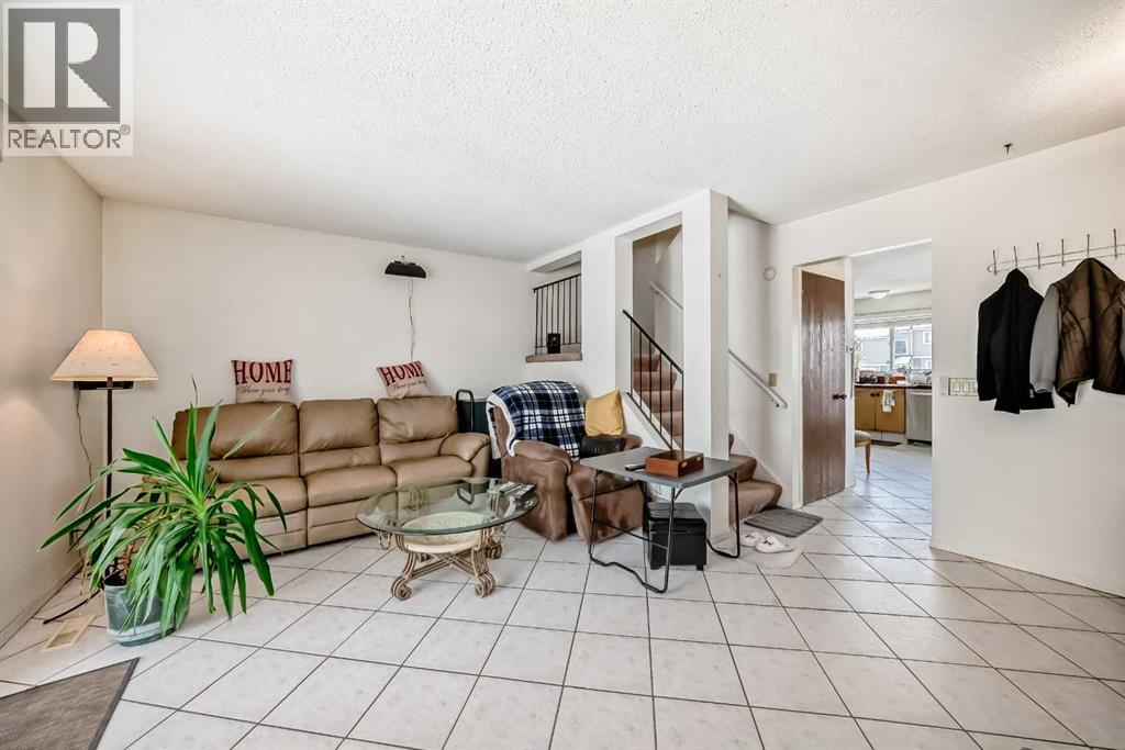 12 Radcliffe Court SE, Calgary, Alberta  T2A 6B1 - Photo 10 - A2298425