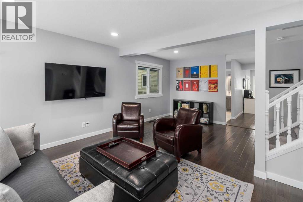 76 Woodborough Crescent SW, Calgary, Alberta  T2W 5A2 - Photo 4 - A2308926
