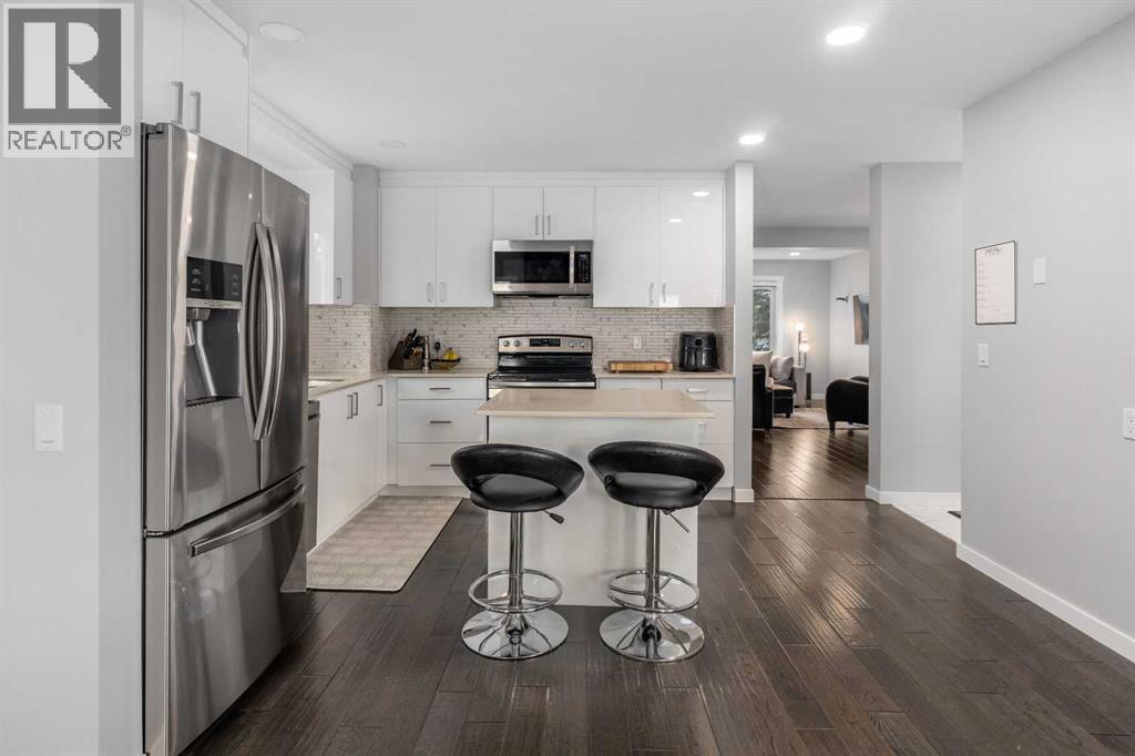 76 Woodborough Crescent SW, Calgary, Alberta  T2W 5A2 - Photo 7 - A2308926