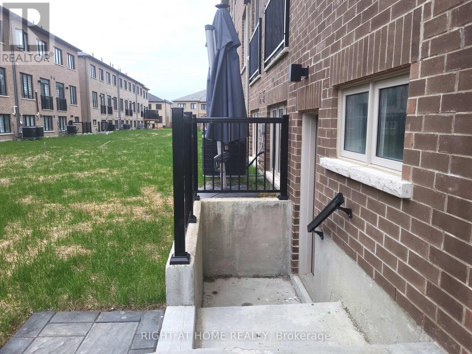 56 Singhampton Road, Vaughan, Ontario  L4H 5J6 - Photo 6 - N13106364