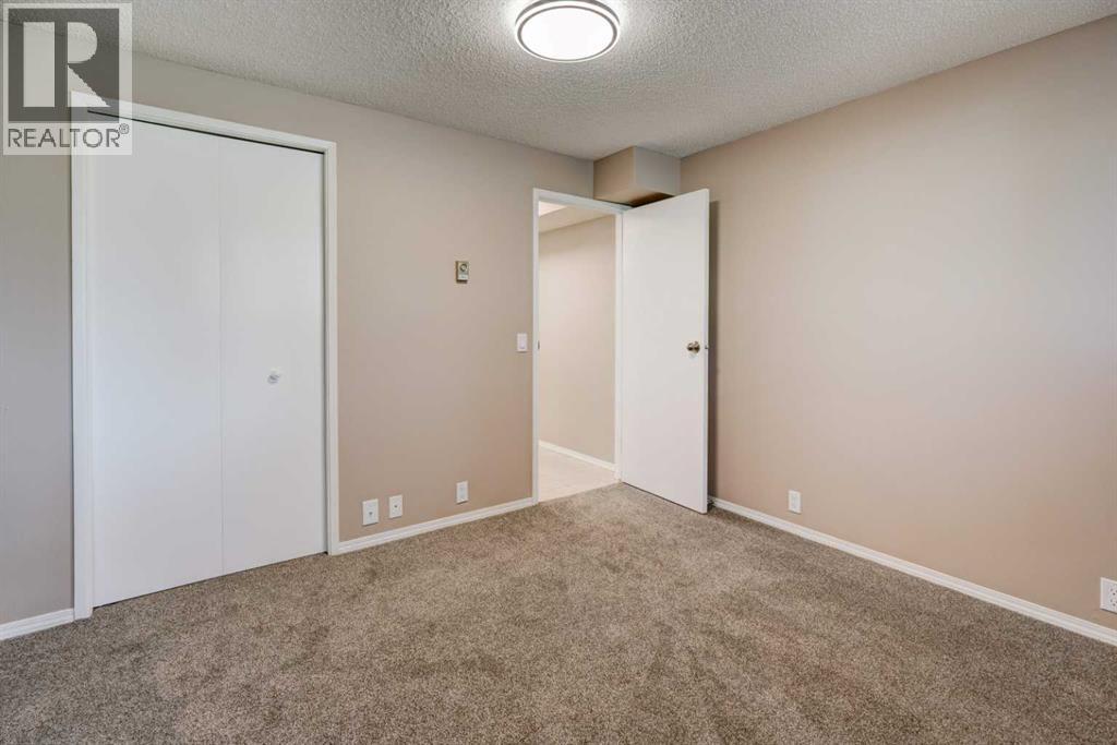27 Dovely Way SE, Calgary, Alberta  T2B 2K7 - Photo 11 - A2308892