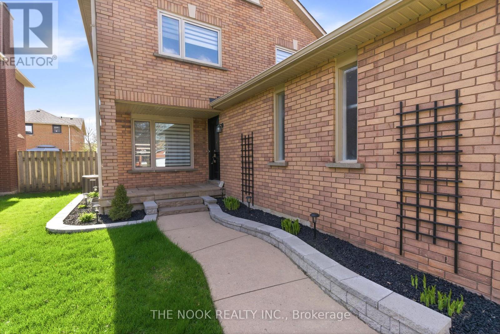 10 Linden Lane, Whitchurch-Stouffville, Ontario  L4A 5S1 - Photo 4 - N13106438