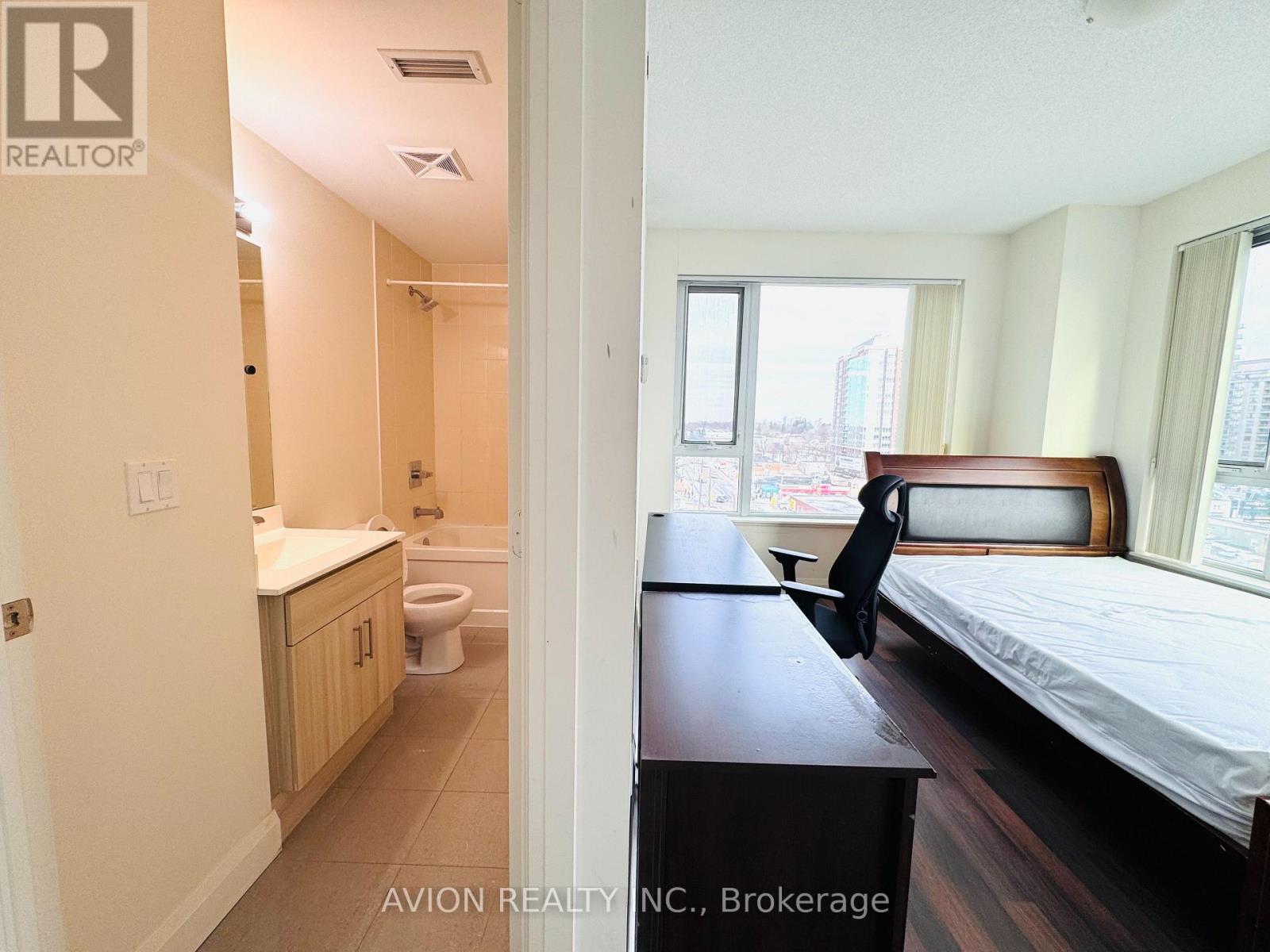 Masterbedroom 702 - 68 Canterbury Place, Toronto, Ontario  M2N 0H8 - Photo 2 - C13106414