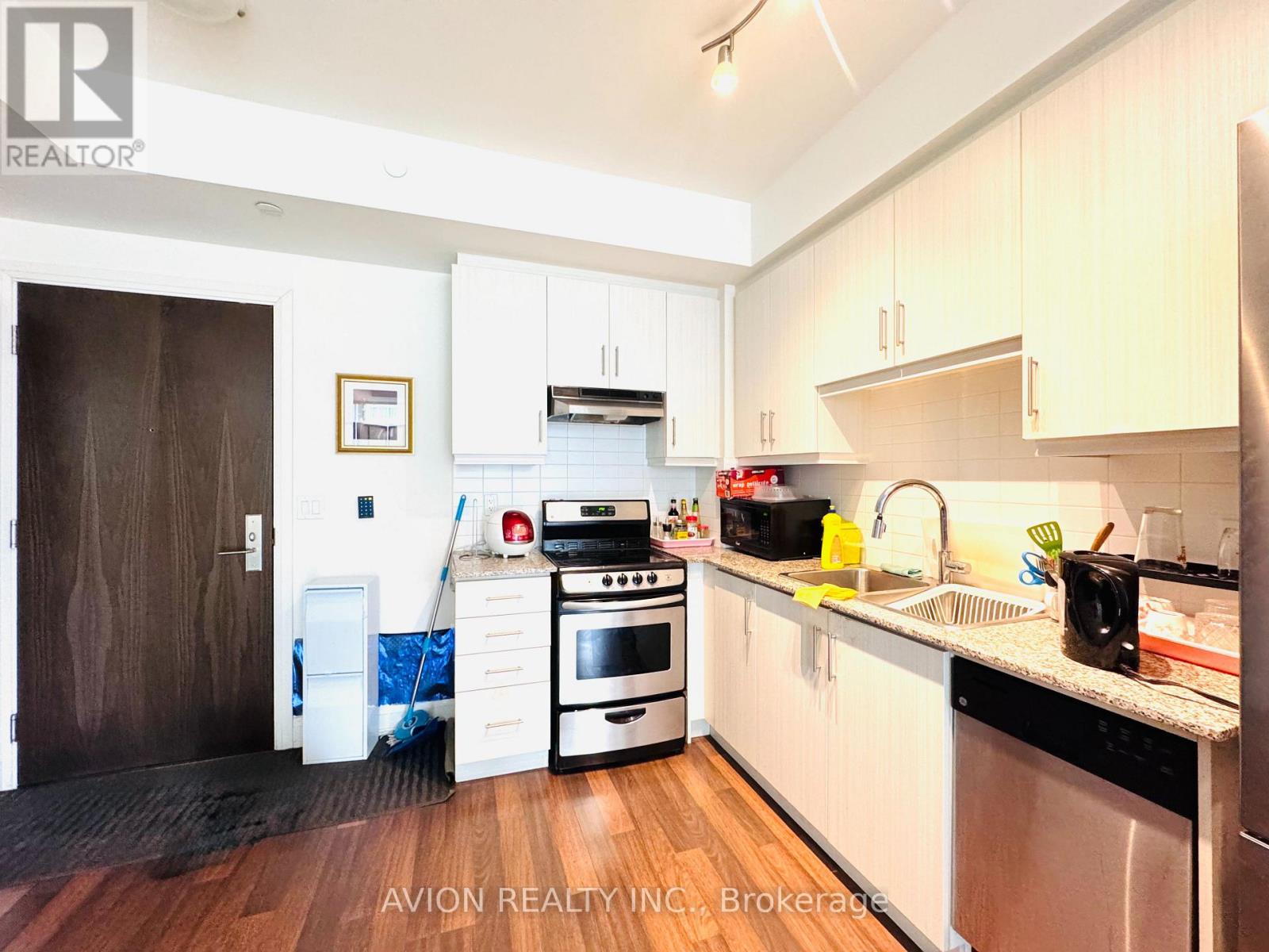Masterbedroom 702 - 68 Canterbury Place, Toronto, Ontario  M2N 0H8 - Photo 6 - C13106414
