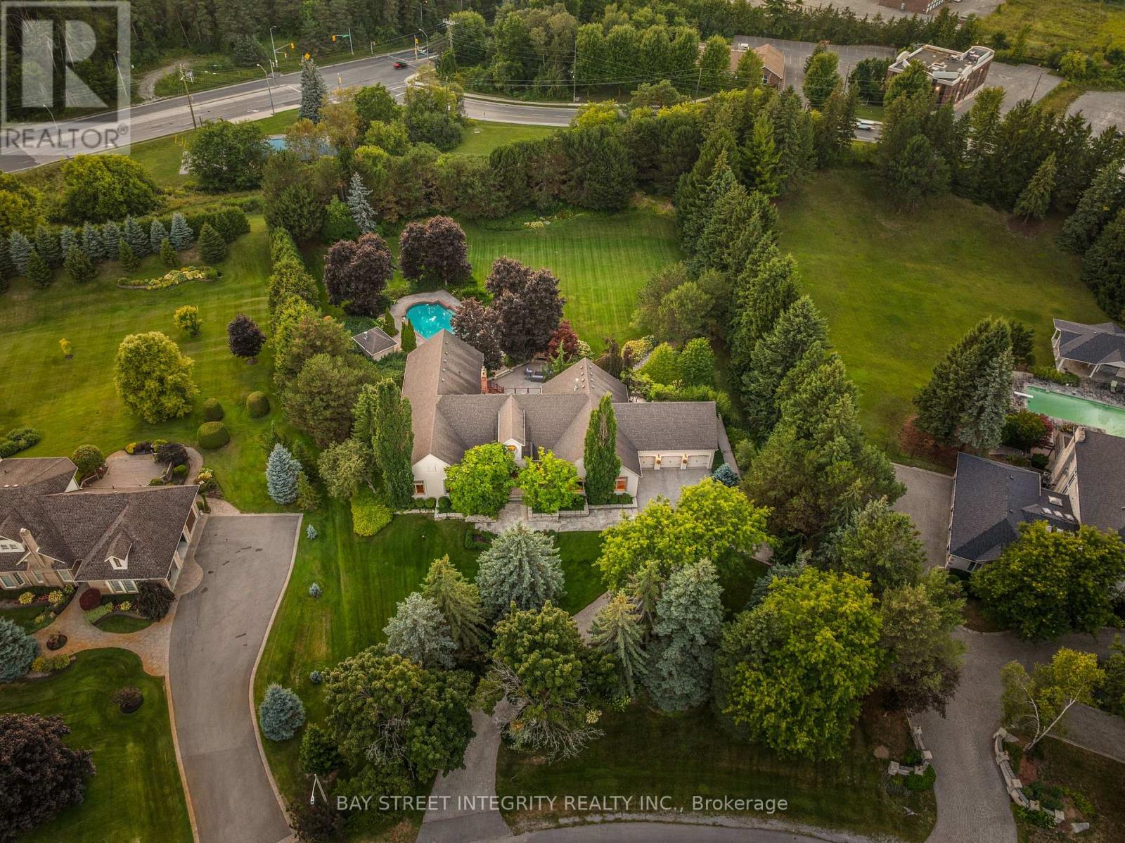 12 Alm Court, Aurora, Ontario  L4G 6W8 - Photo 4 - N13106398