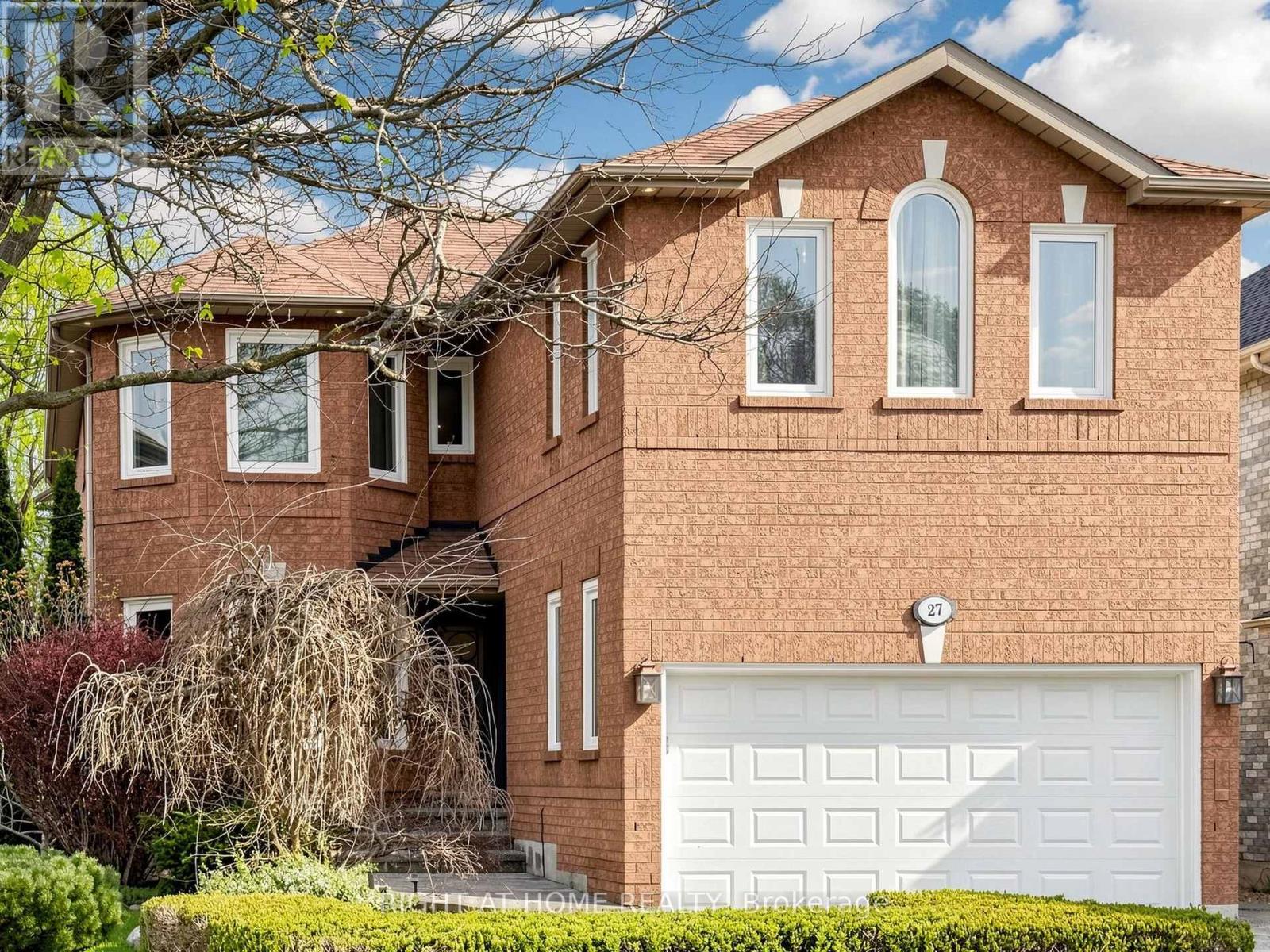 27 Crimson Court, Richmond Hill, Ontario  L4C 0J5 - Photo 2 - N13106418