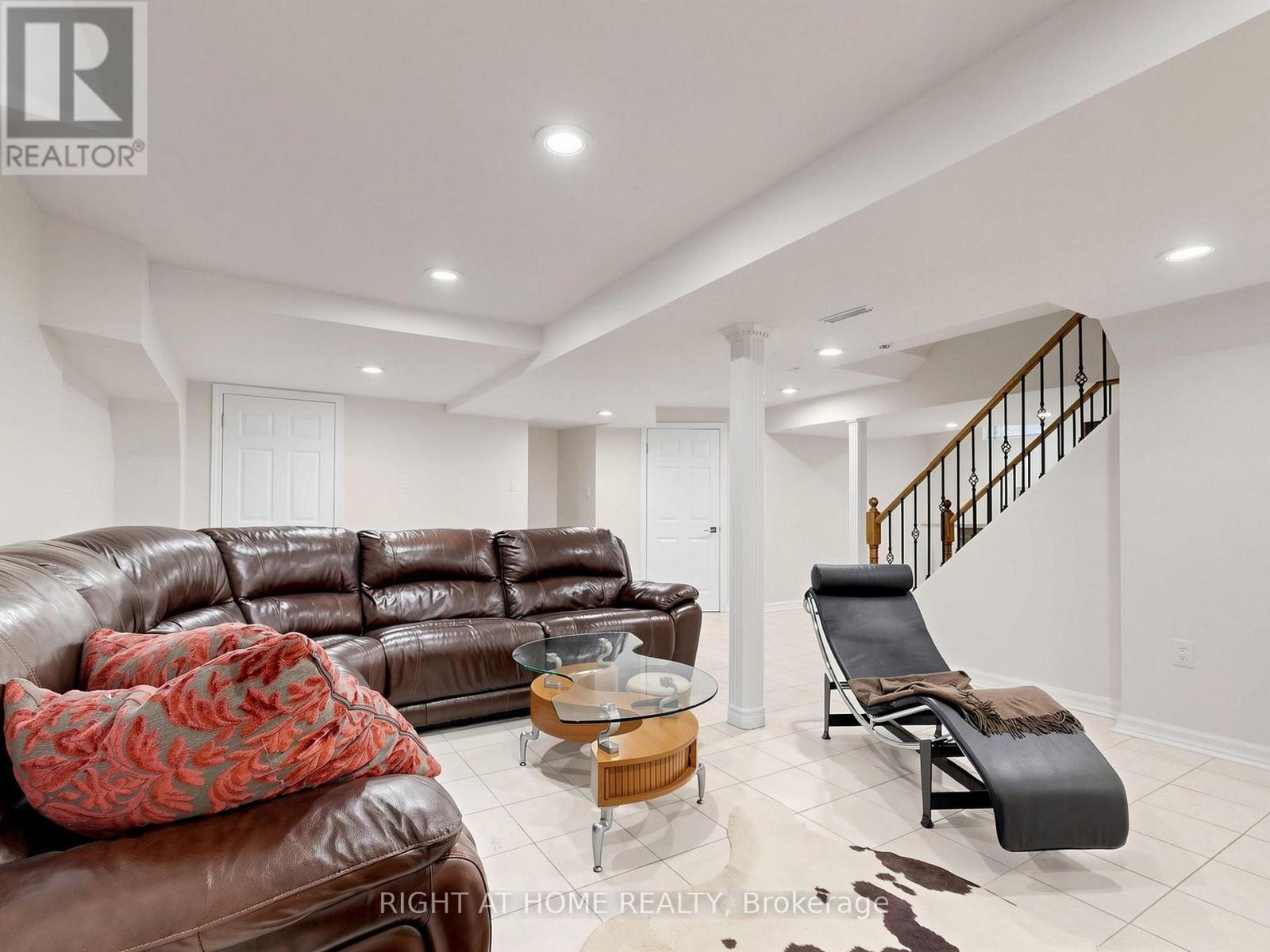 27 Crimson Court, Richmond Hill, Ontario  L4C 0J5 - Photo 33 - N13106418