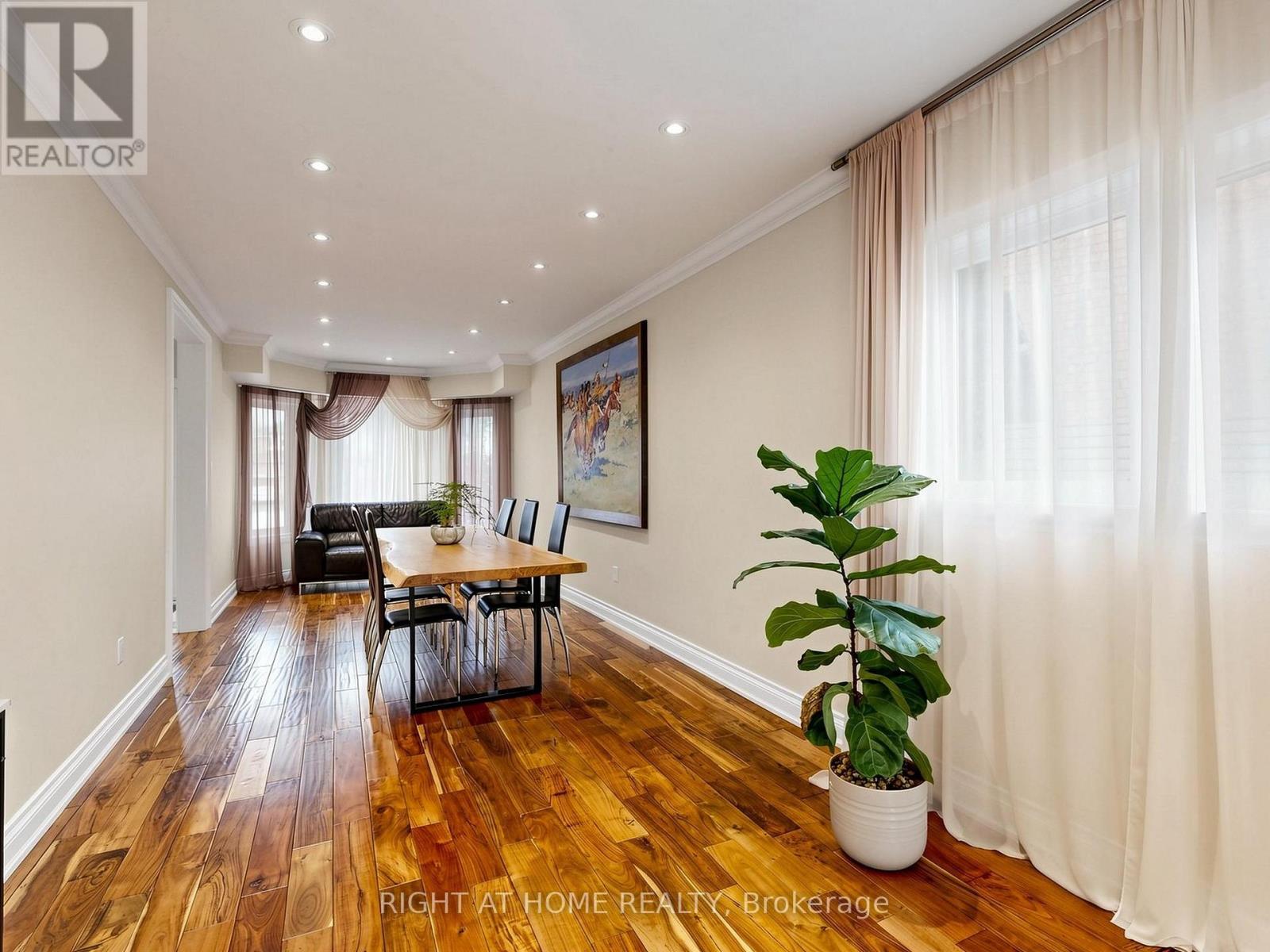 27 Crimson Court, Richmond Hill, Ontario  L4C 0J5 - Photo 6 - N13106418