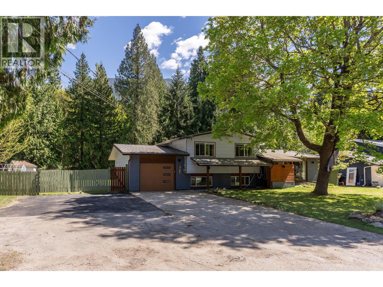 1736 Hay Road, Revelstoke, British Columbia