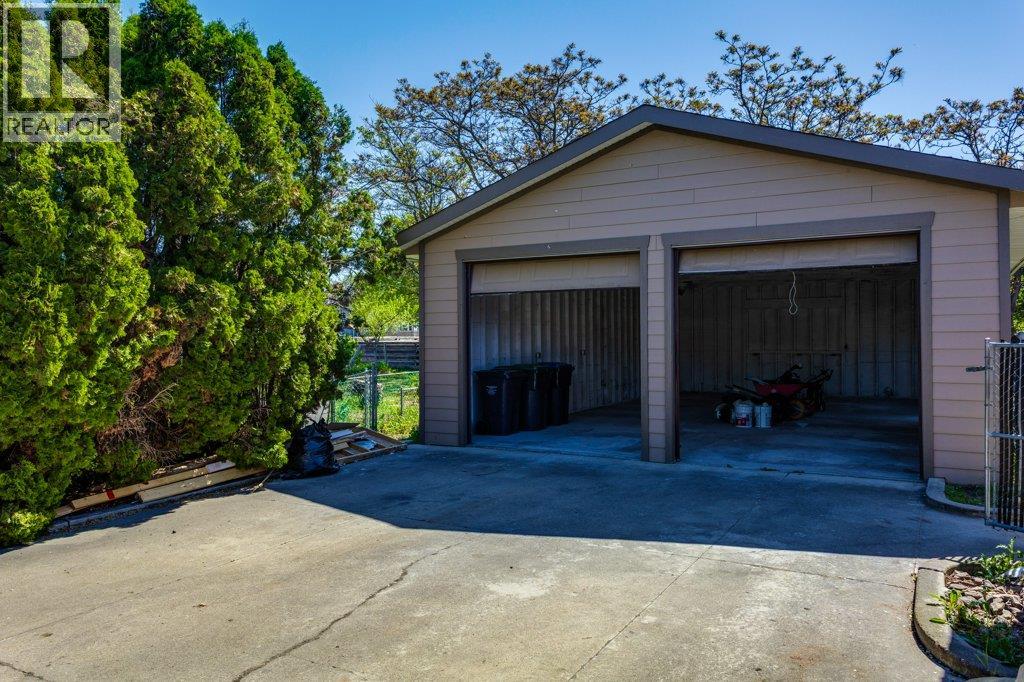 2559 Benvoulin Road, Kelowna, British Columbia  V1W 2C9 - Photo 4 - 10386475