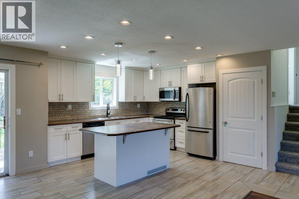 2559 Benvoulin Road, Kelowna, British Columbia  V1W 2C9 - Photo 6 - 10386475