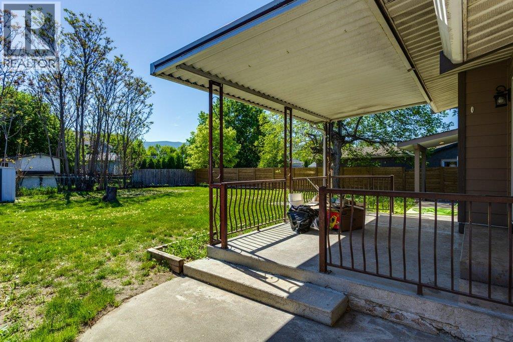2559 Benvoulin Road, Kelowna, British Columbia  V1W 2C9 - Photo 33 - 10386475