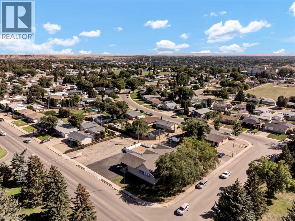 587 12 Street NW, Medicine Hat, Alberta