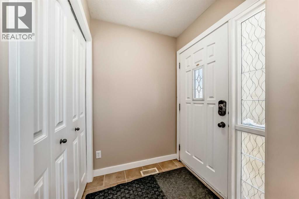 299 Saddlebrook Circle NE, Calgary, Alberta  T3J 0K2 - Photo 3 - A2308566