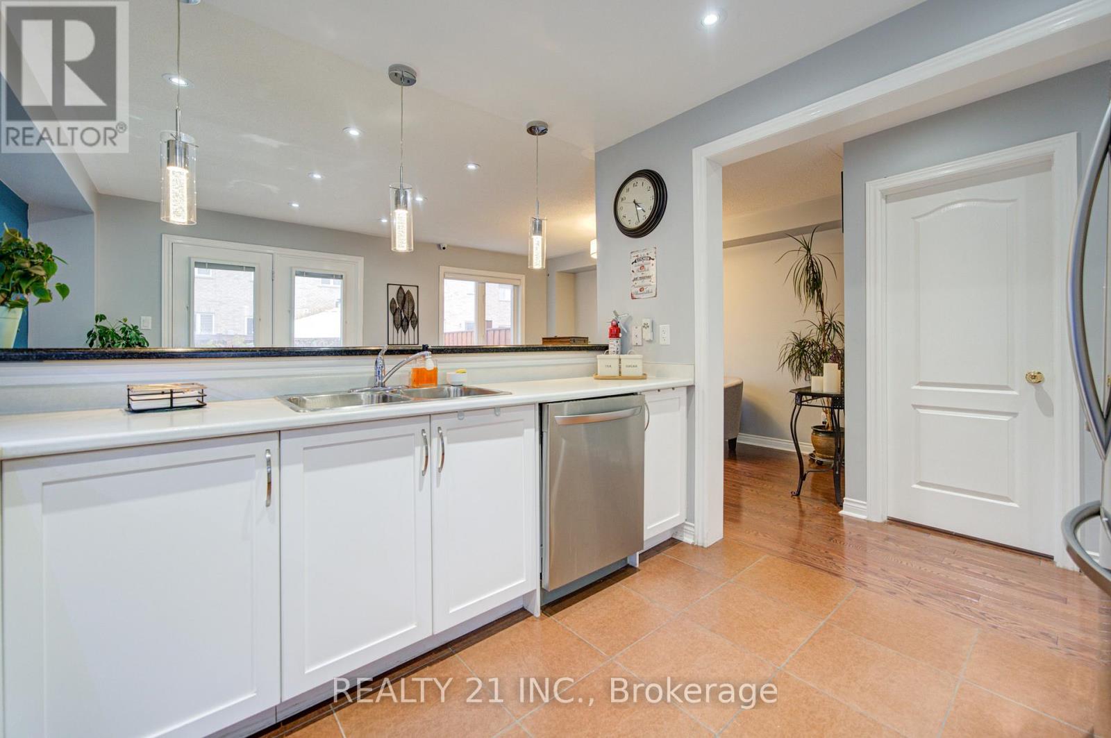 36 Lurcook Street, Ajax, Ontario  L1S 0E5 - Photo 10 - E13106460