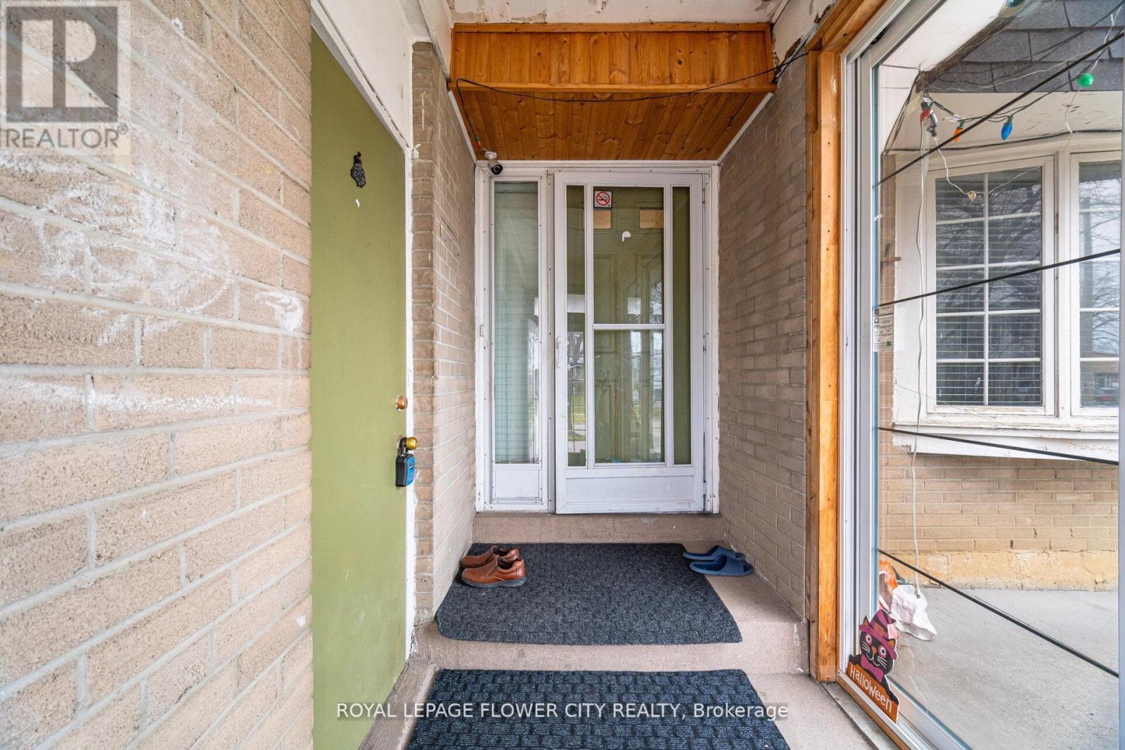 3027 Coral Drive, Mississauga, Ontario  L4T 1Z2 - Photo 4 - W13106456
