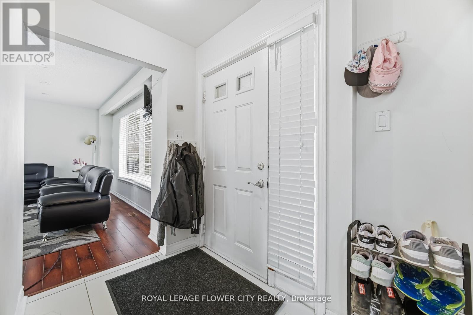 3027 Coral Drive, Mississauga, Ontario  L4T 1Z2 - Photo 5 - W13106456
