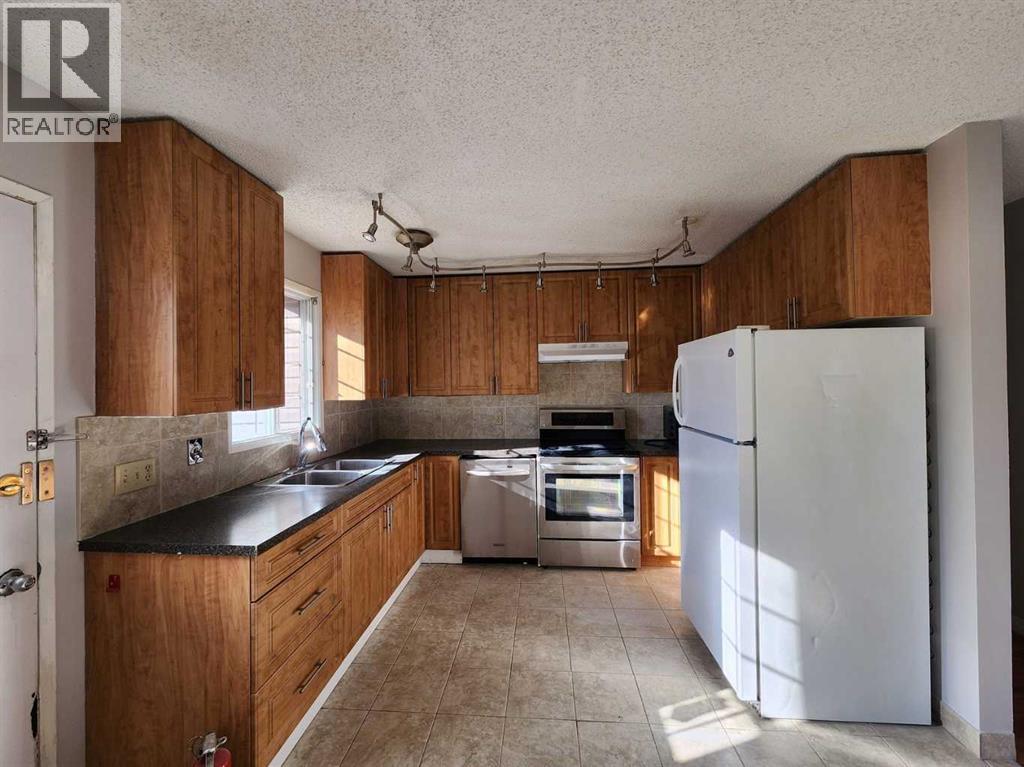 48 Bermondsey Court NW, Calgary, Alberta  T3K 1V7 - Photo 8 - A2287982