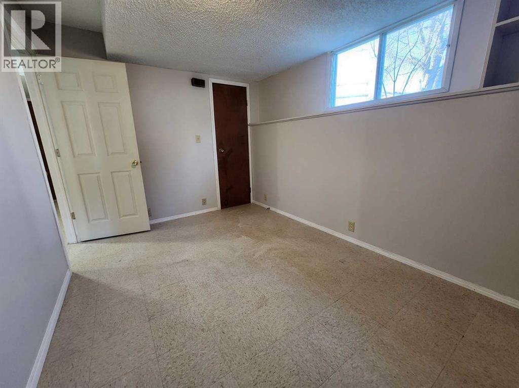 48 Bermondsey Court NW, Calgary, Alberta  T3K 1V7 - Photo 32 - A2287982