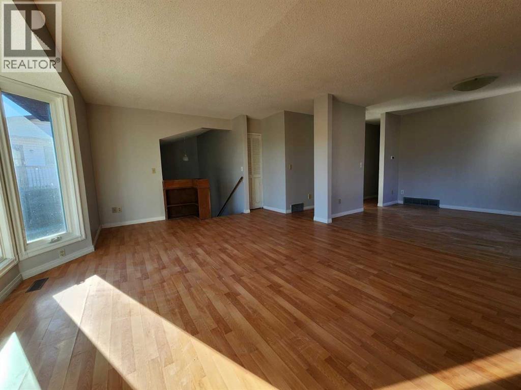 48 Bermondsey Court NW, Calgary, Alberta  T3K 1V7 - Photo 7 - A2287982