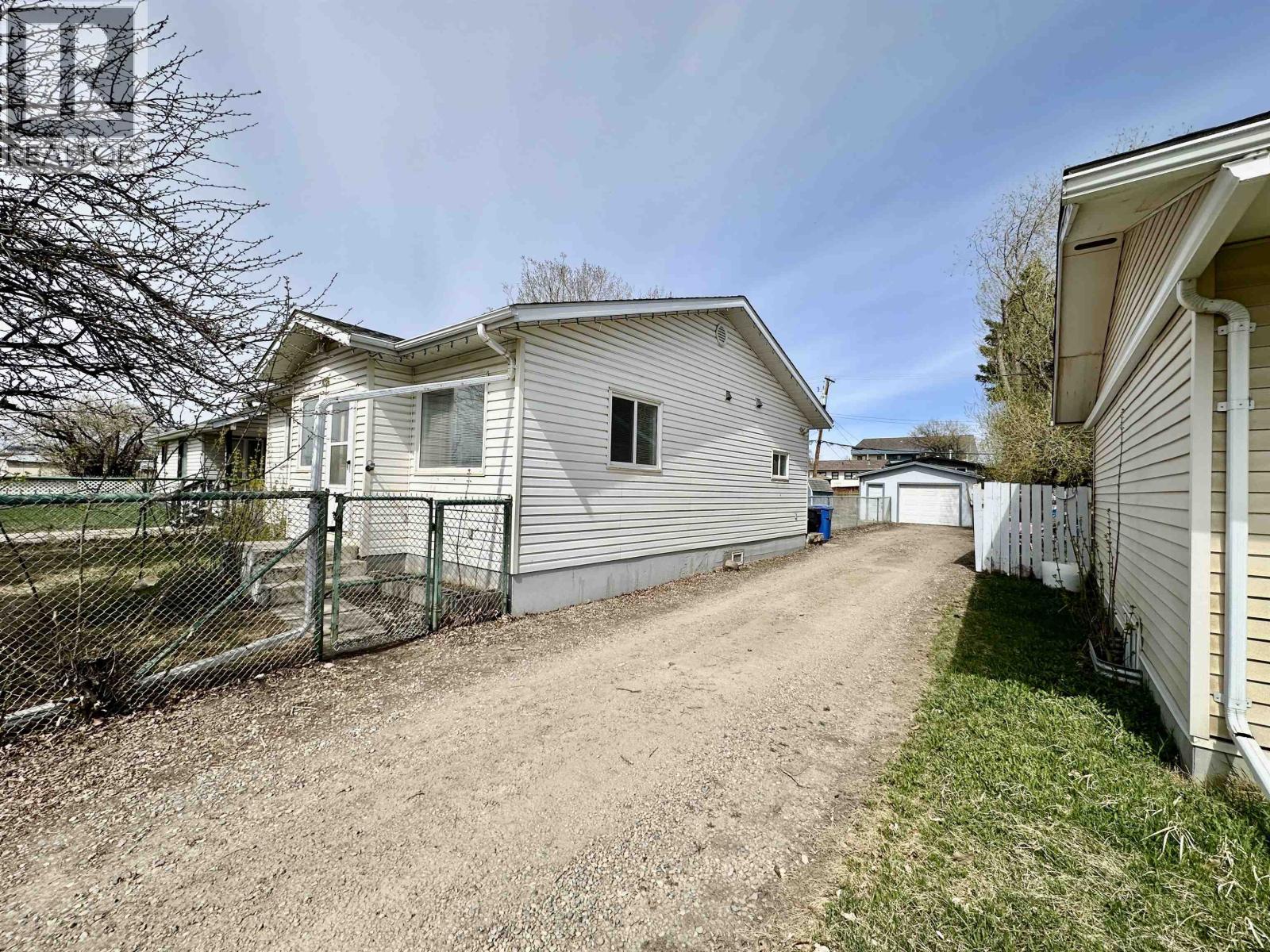 10316 96 Avenue, Fort St. John, British Columbia  V1J 1L4 - Photo 2 - R3100057