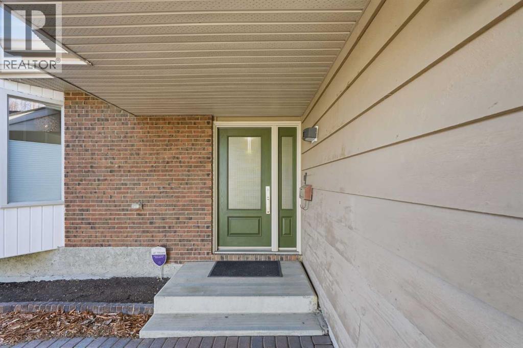 5893 Dalcastle Drive NW, Calgary, Alberta  T3A 2C2 - Photo 9 - A2308737