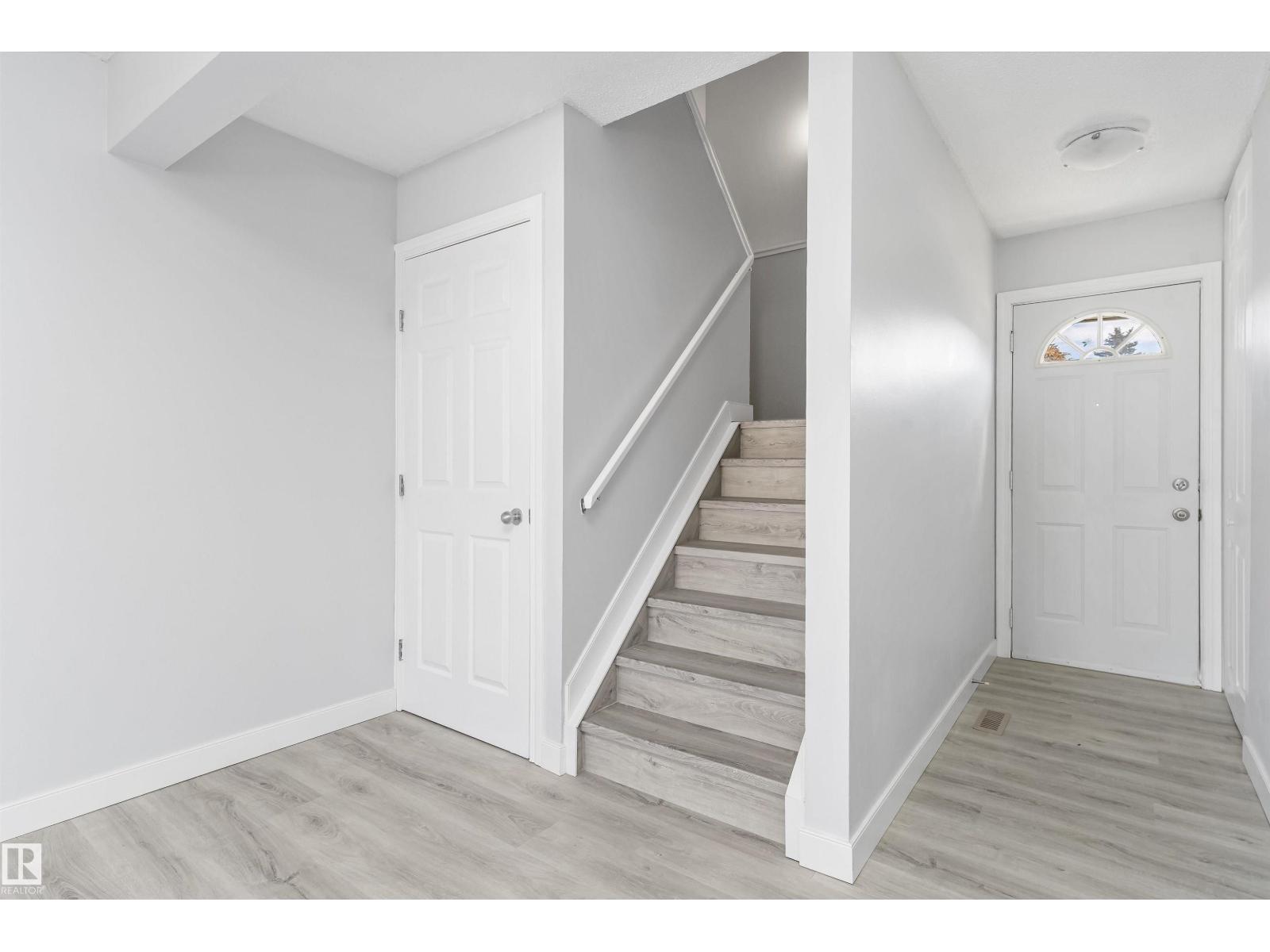 120 Cornell Co Nw, Edmonton, Alberta  T5C 3C3 - Photo 3 - E4486789