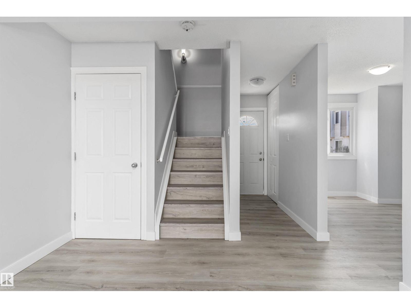 120 Cornell Co Nw, Edmonton, Alberta  T5C 3C3 - Photo 4 - E4486789